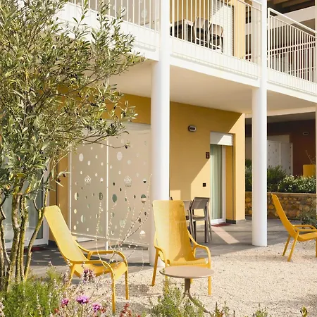 In Einer Klimatisierten Mit Terrasse Marone